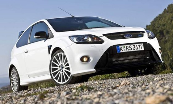 ford-focus-rs-white-560.jpg
